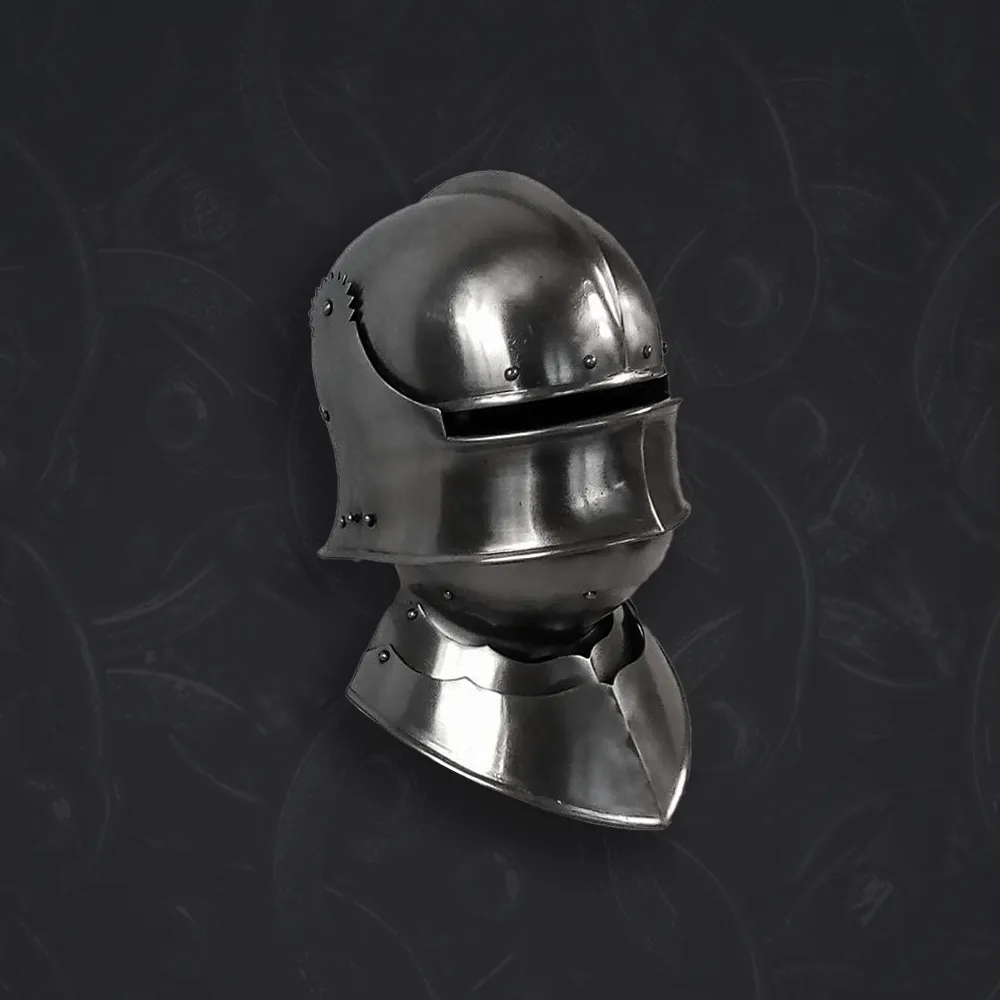 Sallet kaciga sa štitnikom brade na tamnoj pozadini